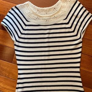 Chaps women’s cap sleeve summer sweater with embroidery trim.  Blue/white.  Med
